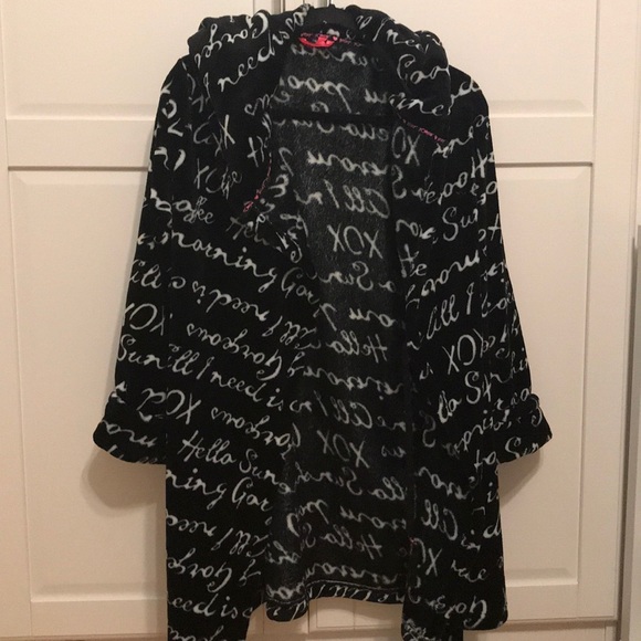 black and white fluffy robe - Picture 1 of 2